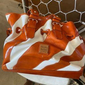 Dooney Burke med Cognac and cream Chiara purse